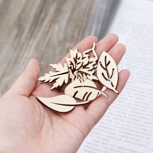 YYSD 50pcs Cut Wood Embellishment Wooden Leaves Shape Craft Wedding Decor