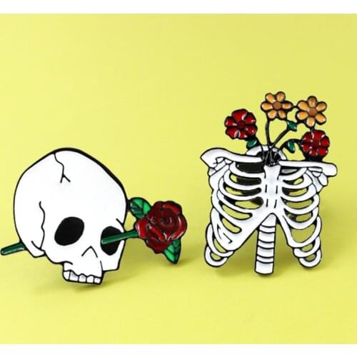 Punk Red Rose Skull Pins Rose in Eye and Skeleton Goth Romance Brooches Punk Enamel Pins Gothic Jewelry Broche Spille