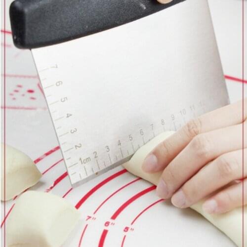 6.5 Inch Multifunctional Stainless Steel Flour Cutter With Scale Dried Noodles Shovel Flour Non-Slip Grip Pastry Tool Artifact