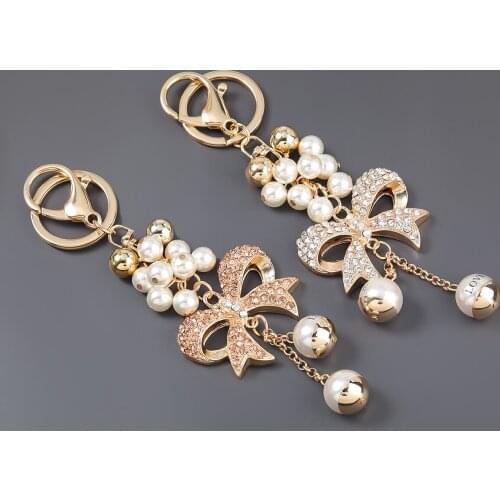 Pauli Manfi 2021 Fashion Metal Bow Imitation Pearl Flower Keychain Girl Backpack Car Key Pendant Accessories