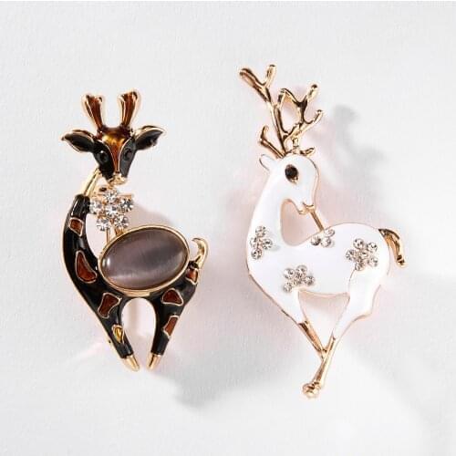2 Colors Available Rhinestone Deer Brooches for Women Men Christmas Reindeer Pins Luxury Coat Accessories Fashion Couple Jewelry