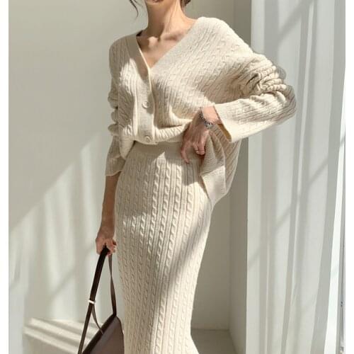 Autumn/WinterWomens V-necked hemp pattern knitted cardigan sweater with high waist bag butt skirt two-piece suit