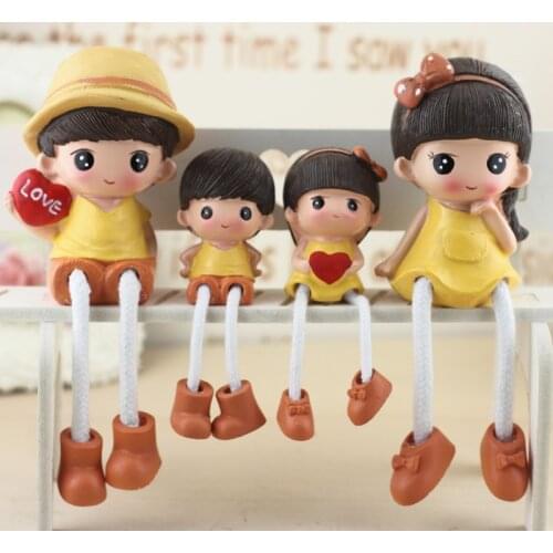 Pastoral Resin Family of Four Doll Figurines Desk Decor Ornaments Cartoon Hanging Feet Boy Girl Desktop Crafts Home Decor Gifts