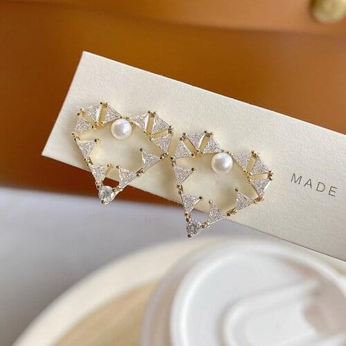 New Fashion Brand Jewelry Crystal Pierced Heart Stud Earrings for Women Simple Style Gift Zirconia Triangle Pearl Earrings