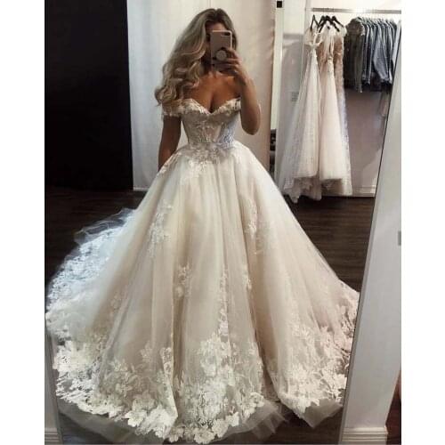 HL Arabian Design Vestidos De Novias Sweetheart Appliqued Lace Short Sleeve Sweep Train Champagne Wedding Dresses