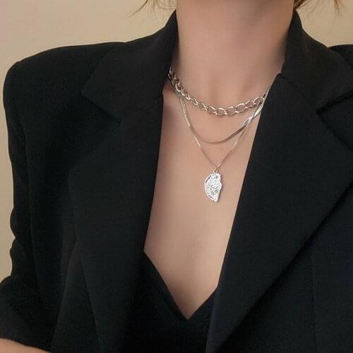 Korean Retro Crescent Moon Layered Chokers Necklace for Women Chunky Linked Circle Chain Pendant Necklaces Minimalist Jewelry