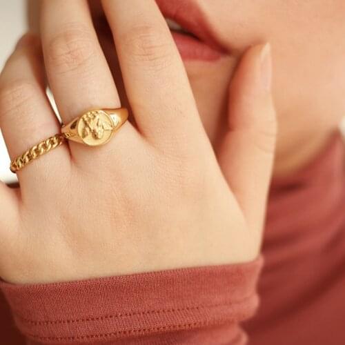 2021 Waterproof Stainless Steel 18k Gold Plated Stereo Small Wings Angle Signet Ring Hollow Braid Chain Gold Rings for Women