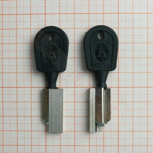 Wangli key duplicating using fixture clamp key machines chuck key cutting machines accessories for wangli blank key cutting