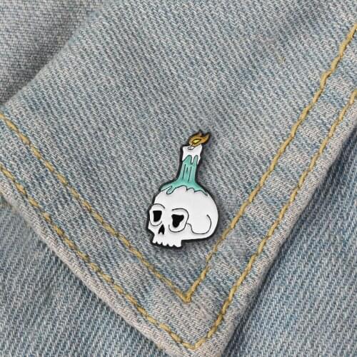 Skull Candle Personality Brooch Death Burning Flame Wax Gothic Fashion Jewelry Denim Backpack Backpack Jewelry Gift