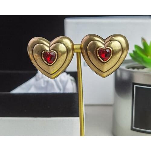 The new fashion hot brand European retro style brass gold earrings lady ruby heart earrings luxury jewelry banquet accessories