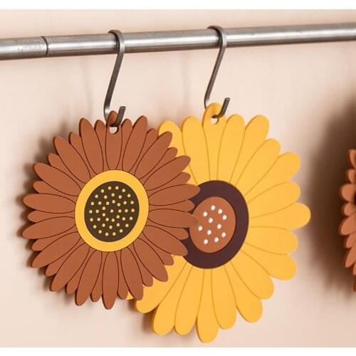 1Pcs Sunflowers Shape Silicone Coaster Coffee Table Cup Mats Pad Heat Insulation Cup Pads Placemat Kitchen Accessories Hot