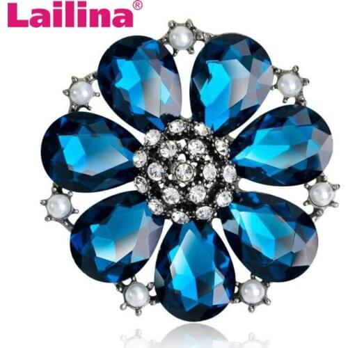 Factory Direct Sale Classic Crystal Rhinestones and Large Acrylic Flower Brooch Pins for Women in Various Colors