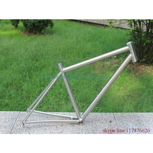 Titanium road bicycle frame with integrated head tube and breeze dropouts BSA thread BB shell