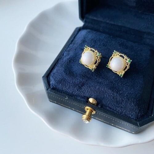 TIMEONLY Retro Simulation Pearls Emerald Crystal Stud Earring Hollow Alloy Baroque Charms Earring for Women Lady Jewelry Luxury