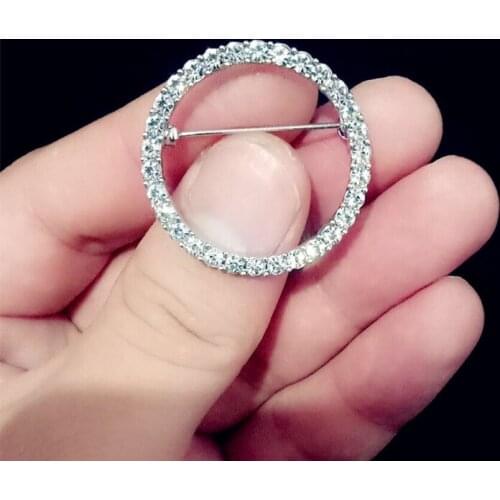 13MC Round Crystals Glasses Holder Brooch Reading Glasses Holder Simple Fashion Design Brooch Pins for Women Fashion Jewelry