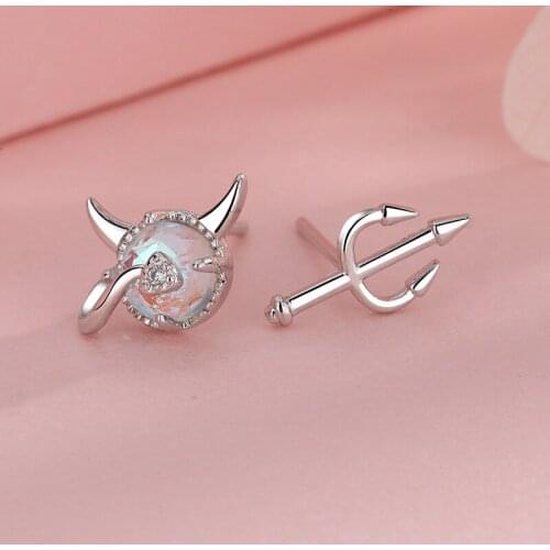 New Cute Animal Stud Earrings for Womens Simple INS Punk Ear Stud Moonstone Brinco Girls Gift Jewelry