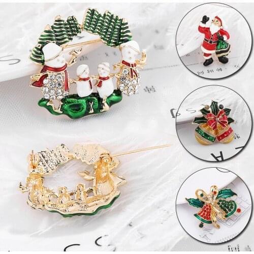 Fashion Christmas Brooches Cute Santa Claus Bells Socks Snowflake Sleigh Elk Rhinestone Metal Pins Badges Brooch New Year Gifts