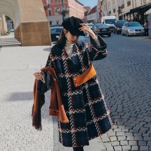 Vintage Tweed Long Coat Women 2019 Thicken Warm Winter Long Jacket Coat Female Lattice V-neck Plaid Long Woolen Overcoat Womens