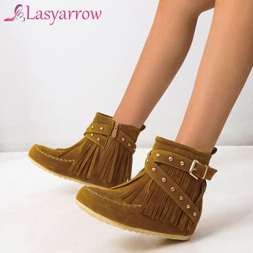 Lasyarrow Rivet Frosted Suede Wine Red Ankle Boots Cross Belt Buckle Side Zipper Multi color TPR Flat Womens Boots With Tassels