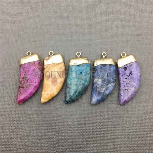 MY0600 Horn Tusk Charm Dye Agates Pendant with Pure Gold Color Cap