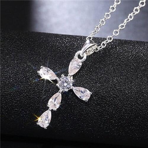 Fashion Lady Silver Plated Chain Clavicle Necklace Women Jewelry Trendy Crystal Jesus Cross Pendant Necklace Female Accessories