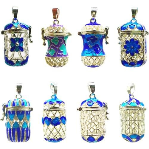 Essential Oil Diffuser Pendant Perfume Cage Locket Hollow Out Enamel Bottle Fashion Pendant for Necklace Keyring