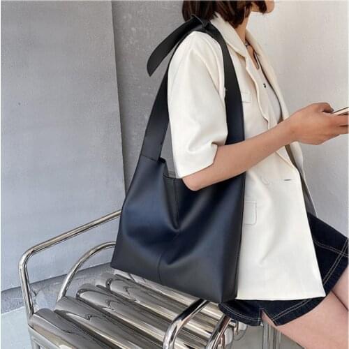 Womens Shoulder Bag Wholesale Solid Color Hasp Buckets Large Capacity Bow Belt Leather 2021 New Fashion Casual Female Bags
