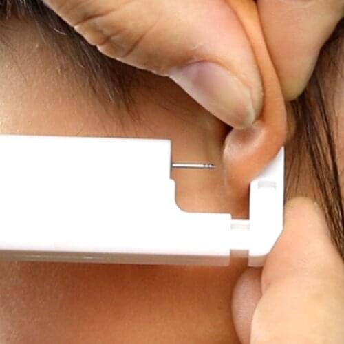 1pc Professional Ear Piercer Single-use Piercer Device Portable Ear Piercing Unit with Metal Ear Stud Non Pain
