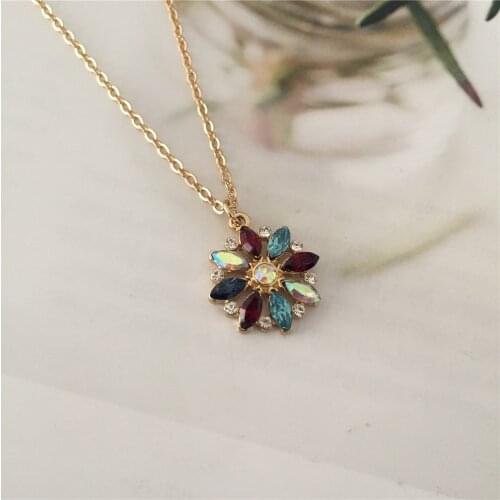 Luxury Colorful Gold Flower Shape Pendant Necklace