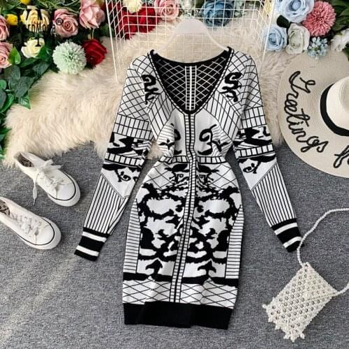 YornMona Fashion V Neck Print Knitted Dress 2019 Autumn Long Sleeve Slim Short Bodycon Dress Elegant Mini Ladies Party Dresses