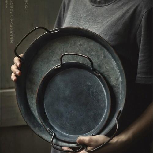 European Retro Metal Plate With Handles Handcrafted Round Wrought Vintage Storage Bread Tray Home Decoration Garden Restaurant