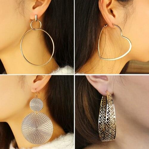New 2021 Exaggerated Simple Round Fashion Womens Earrings Korean Trend Hollow Out Love Earrings Versatile Earrings For Women