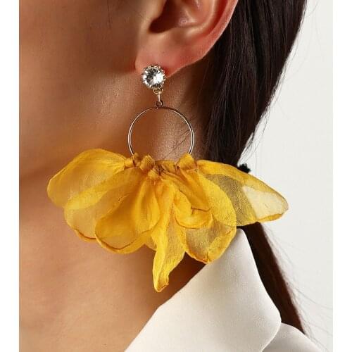 Wholesale Romantic Flower Earrings Women Acrylic Big Pink Yellow Beige Flower Holiday Earrings Flower Rhinestone Earrings