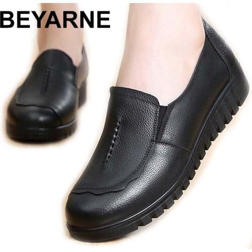BEYARNEGenuine leather shoes women big size4.5-9 round toe designer flatshoes women hard-wearing light loafers spring/autumnE010