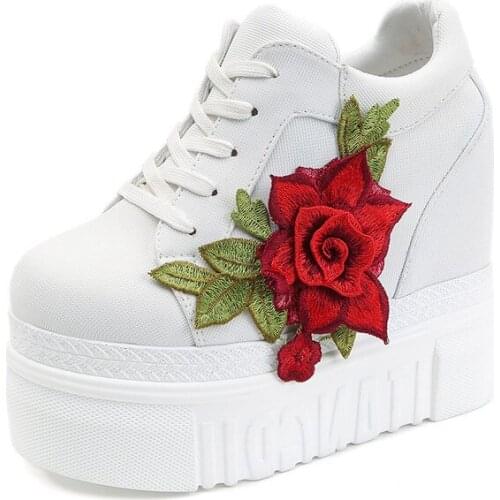 2019 Spring Embroidered Flowers Wedges Canvas Shoes Woman Platform Vulcanized Shoes Hidden Heel Height Increasing Casual Shoes