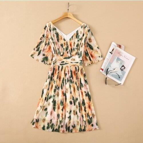European and American womens wear for summer 2021 V-neck camellia print with five-quarter sleeves Fashion pleated dress