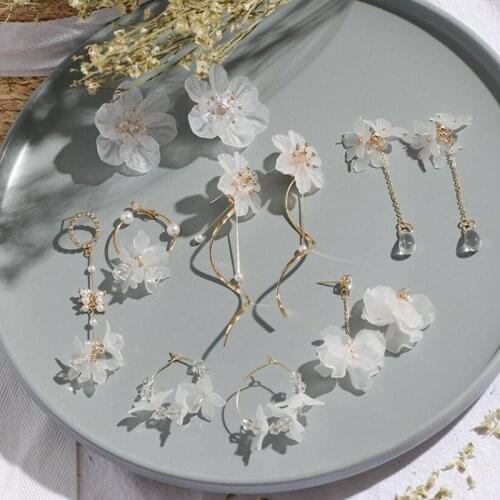 Korean White Arcylic Long Flower Petal Drop Earrings for Women 2021 New Cute Sweet Irregular Tassel Earrings Trendy Jewelry Gift