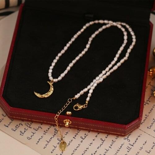 2021 Trend Nobal Stainless Steel Women Jewelry Natural Freshwater Pearl Chains 18k Gold Crescent Moon Pendant Necklaces for Wome
