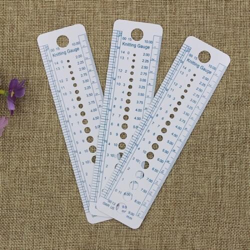 1pcs Plastic Knitting Needles Gauge Crochet Hook Rulers (US UK Metric Sizes) Patchwork Rulers Sewing Weaving Accessories Tools