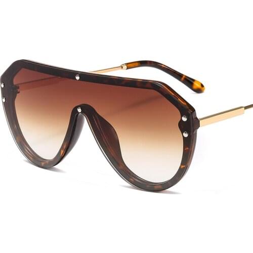 Fashion Flat Top Square Sunglasses Women Brand Designer Rivets Luxury Oversized Sun Glasses For Men Ladies Gradient Big Shades