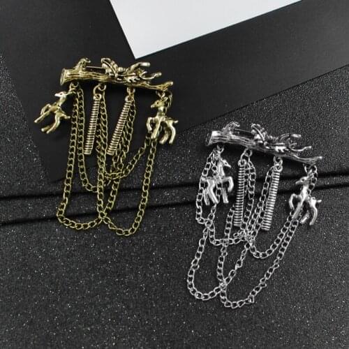 Hanging elk on branch Different lengths of metal chains Fringed brooch Vintage luxury fashion badge Suit dress cowboy Accessorie