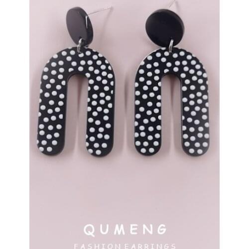 2021 New Arrivals U-shaped Geometric Classic Black White Wave Point Acrylic Vintage Earrings Womens Trend Indian Jewellery