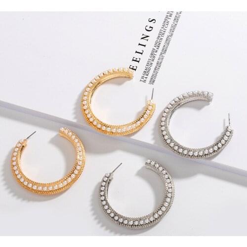 2020 New Fashion Womens Pearl Earrings C Shape Girls Birthday Party Stud Earring New Hanging Earrings Jewelry