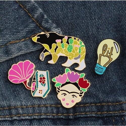 Funny Flower Face Broochs Retro Record Player Coat Badge Pin Brooch Women Fashion Enamel Pins Button Men Jewelry Hot