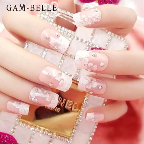 GAM-BELLE Glitter White Flower Pattern False Nails French Squoval Full Cover Artificial Short Fake Nails DIY Manicure Nail Decor