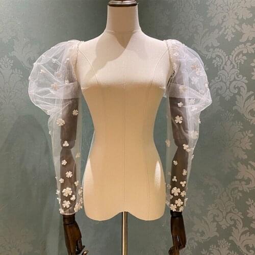 Wedding Boleros White Pearls Flower Appliqued Bride Jacket Puff Sleeves Handmade for Woman Temperament Wedding Prom Boleros 2021