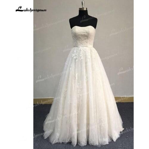 Charming Tulle A-Line Wedding Dresses Strapless Neck Sleeveless Open Back Lace Up Sweep/Brush Train Bride Gowns Appliques Sashes