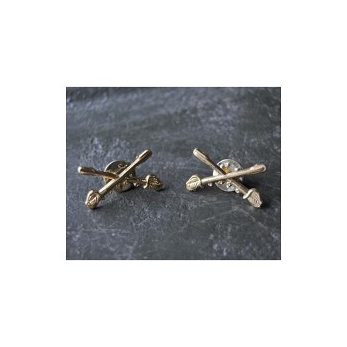 PAIR OF WW2 US ARMY CAVALRY SWORDS METAL BADGES PIN - World military Store