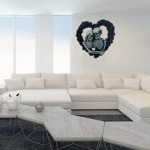 Door Wreath with Skull Couple Embracing on Black Rose Sculpture - Halloween Party Decoration for Wall Hanging, Dia. 20cm