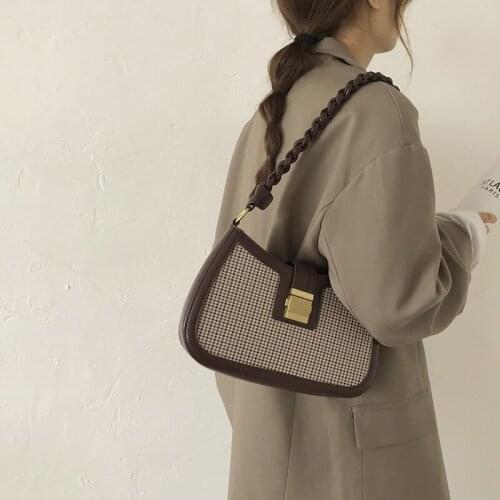 2021 New Tide Net Red Check Method Stick Bag Minority Design Single Shoulder Messenger Retro Armpit Handbag Messenger Tote Sac